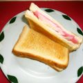 Jock's cooksnap of when they made サクットロッ★新たまねぎのホットサンド.