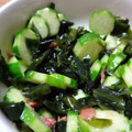 NICO28S's cooksnap of when they made 簡単　キュウリとわかめの酢の物.