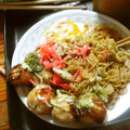 toshiebaba's cooksnap of when they made いつもの焼きそばに目玉焼きのせ★.