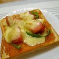 ううちママ's cooksnap of when they made ピザ風♪トマトとチーズのリッチなトースト.