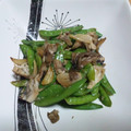 ぐーたらはにぃ's cooksnap of when they made 簡単☆絹さやとエリンギのにんにく塩麹炒め.