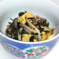 'かず屋''s cooksnap of when they made 【農家のレシピ】しめじとわかめの炒めもの.