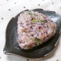 MI‐RIN's cooksnap of when they made 赤青しそとごまのおにぎり.