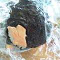 ユーロン's cooksnap of when they made 『かもめ食堂』の癒しのシャケおにぎり.