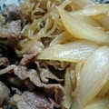 りく倶楽部's cooksnap of when they made 新玉ねぎと牛肉のすき焼き風煮物.