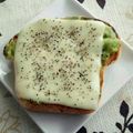 もじゃこてつー's cooksnap of when they made とろ〜りチーズ♡アボカドトースト.