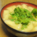 iketa's cooksnap of when they made パクチーと揚げの味噌汁.