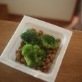 みるく茶's cooksnap of when they made 毎日の納豆●くたくたブロッコリーと.