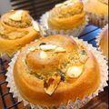 Whito's cooksnap of when they made コーヒーのクレームダマンドロールパン.