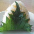 mon．'s cooksnap of when they made ほかほか味噌おにぎり♪シソを巻いて.