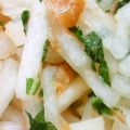 熊人すみこ's cooksnap of when they made 大根の梅しそ和えサラダ.