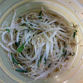 鍋一家's cooksnap of when they made ちょっとピリ辛　もやしのナムル.