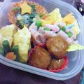 ナギヤ1114's cooksnap of when they made お弁当に隙間にくるくるハムとチーズのお花.