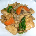 Lotus3121's cooksnap of when they made 茸と新玉ねぎと鶏胸肉のオイマヨ炒め.