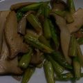 万の風's cooksnap of when they made グリーンアスパラとエリンギの塩麹炒め.