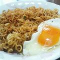 鈴音ウカコ's cooksnap of when they made 簡単お昼ご飯♪炒めてラーメン～♪.