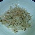 いいち子☆'s cooksnap of when they made 簡単おいしいもやしのナムル.