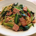 maarine's cooksnap of when they made **韮とベーコンのキムチ焼きそば**.