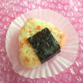 みなみんくっきんぐ's cooksnap of when they made 鮭フレークとワサビマヨのおにぎり☆.