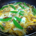 ishicafe's cooksnap of when they made 鰻とキヌサヤの卵とじ.