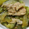 どてらい女's cooksnap of when they made 主菜★大量キュウリとゴーヤ豚炒め.