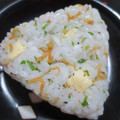 flatty1016's cooksnap of when they made ✿揚げじゃことチーズのおにぎり✿.