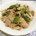 sakuni's cooksnap of when they made 豚肉＆おくら＆玉ねぎのめんつゆ炒め.