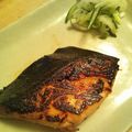 M's cooksnap of when they made ぶりの塩麹にんにく漬け焼き.