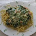 としぼうCA's cooksnap of when they made 鮭とほんれん草クリームパスタ♪.