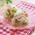 komomoもも's cooksnap of when they made ▲ベーコン枝豆のバジルソースおにぎり▲.