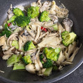 いしまるでんき's cooksnap of when they made やみつき！3種のきのこと牡蠣のアヒージョ.