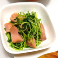 ❁しろちゃん❁'s cooksnap of when they made 豆苗（とうみょう）とベーコンの炒め物.