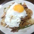 亜久里's cooksnap of when they made いつもの焼きそばに目玉焼きのせ★.