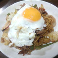 亜久里's cooksnap of when they made いつもの焼きそばに目玉焼きのせ★.