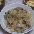 mocoharuhi's cooksnap of when they made ♪豚とキャベツときのこの酒蒸し♪.