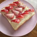 ねっちゃんっ's cooksnap of when they made いちご♡クリームチーズのっけトースト.