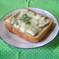 kururin18's cooksnap of when they made 簡単♪なめたけとチーズのトースト.