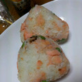 とまりよ's cooksnap of when they made 枝豆と鮭のおにぎり。.