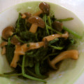 我が家でベーカリー's cooksnap of when they made しょうが風味が◎小松菜としめじの炒め.