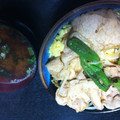 masaki♪'s cooksnap of when they made 簡単 ❀ 豚肉＋しし唐＋卵 丼.