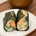 Hi57t!'s cooksnap of when they made 焼鮭と大葉のごまたっぷりおにぎり.