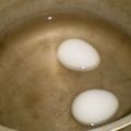 toshiebaba's cooksnap of when they made つるとむけるゆで玉子.