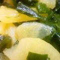 熊人すみこ's cooksnap of when they made ジャガイモとワカメのナンプラー炒め.