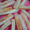 ゆきなのママ☆'s cooksnap of when they made ～余った餃子の皮でスティックおつまみ～.