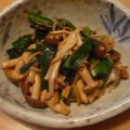 レオン犬's cooksnap of when they made キノコとニラ❤オイスターソース炒め.