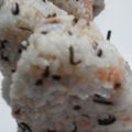 ふっつーの主婦♬'s cooksnap of when they made 鮭フレーク＆塩こんぶのおにぎり.