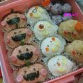 ８児のママきよっぺ's cooksnap of when they made 弁当に！！おにぎりぶどう･ω･☆.