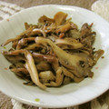 くらら♪☆'s cooksnap of when they made 竹輪と舞茸の炒めもの.