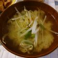 akilondon's cooksnap of when they made 超簡単にチゲ風★もやしのお味噌汁★.