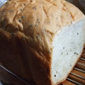 あまいこびと's cooksnap of when they made HBでクリームチーズin黒ごまパン.